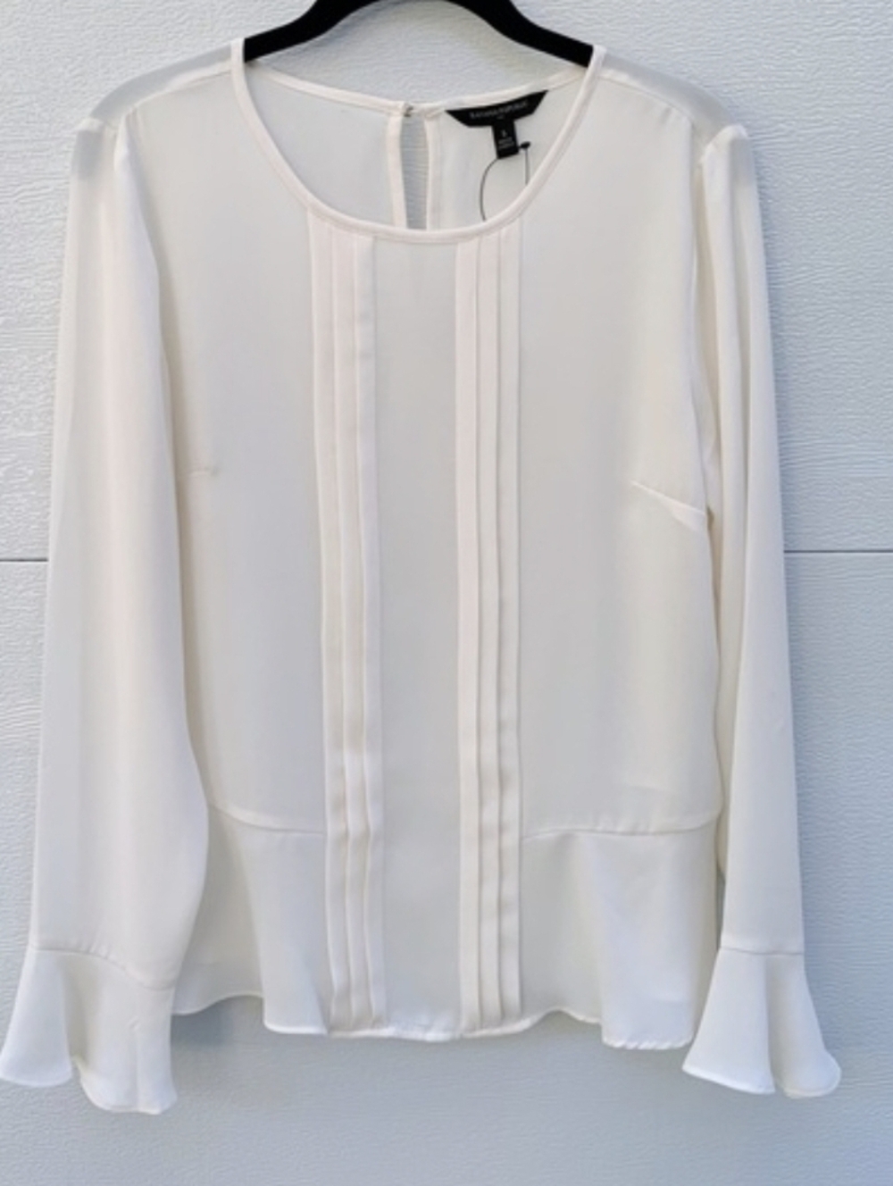 Banana Republic Blouse Size S Elegant Cream Long-Sleeve Pleated Front Blouse